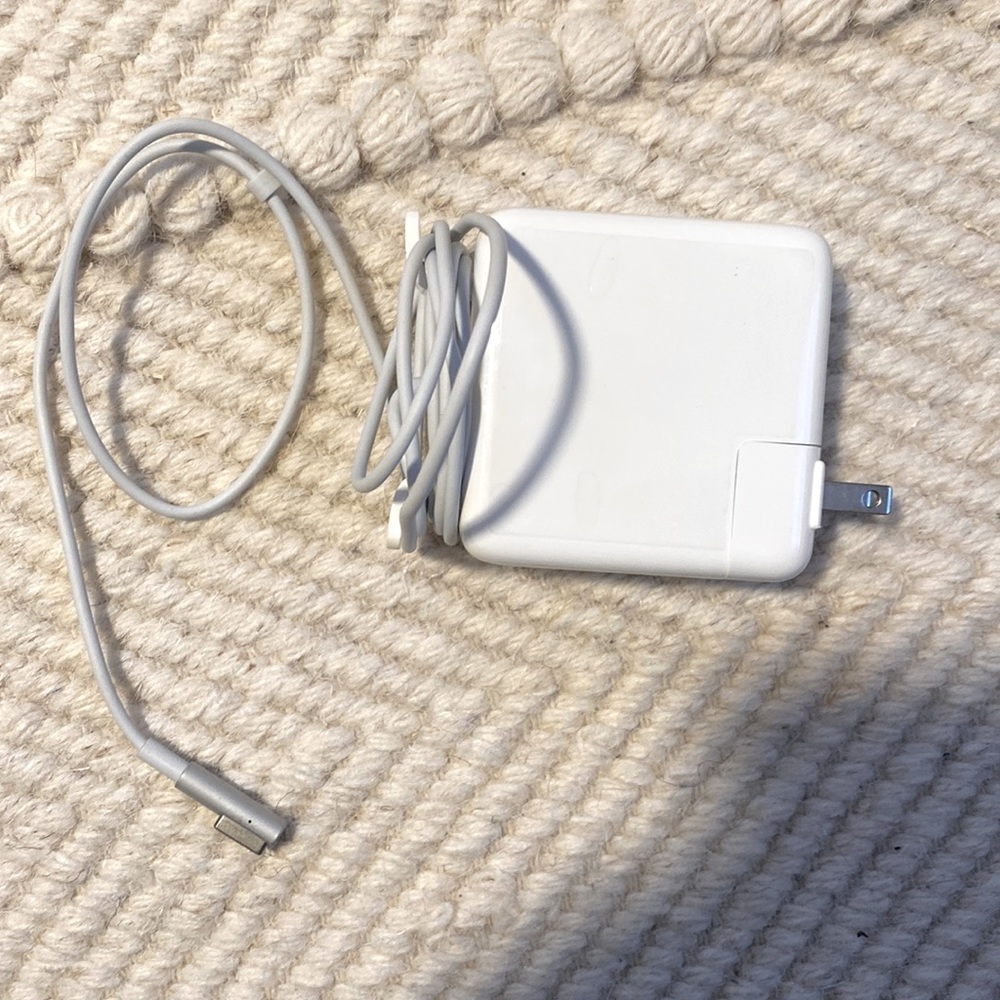 Apple MacBook Pro Magnetic Charger New